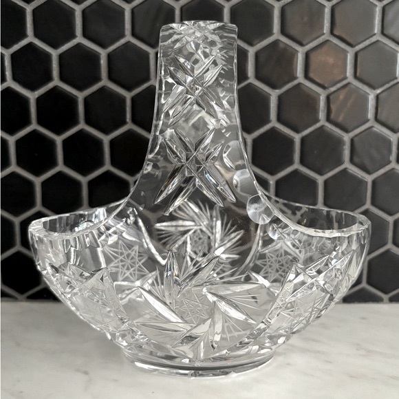Pinwheel Crystal Basket - Picture 2 of 9